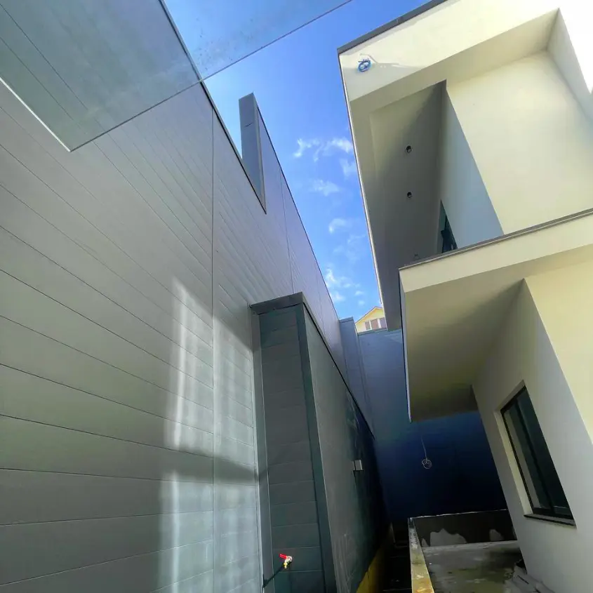 Фото 3 Линеарная Панель RAL7024 Серый Графит RoofTop Бархат на опорной стене