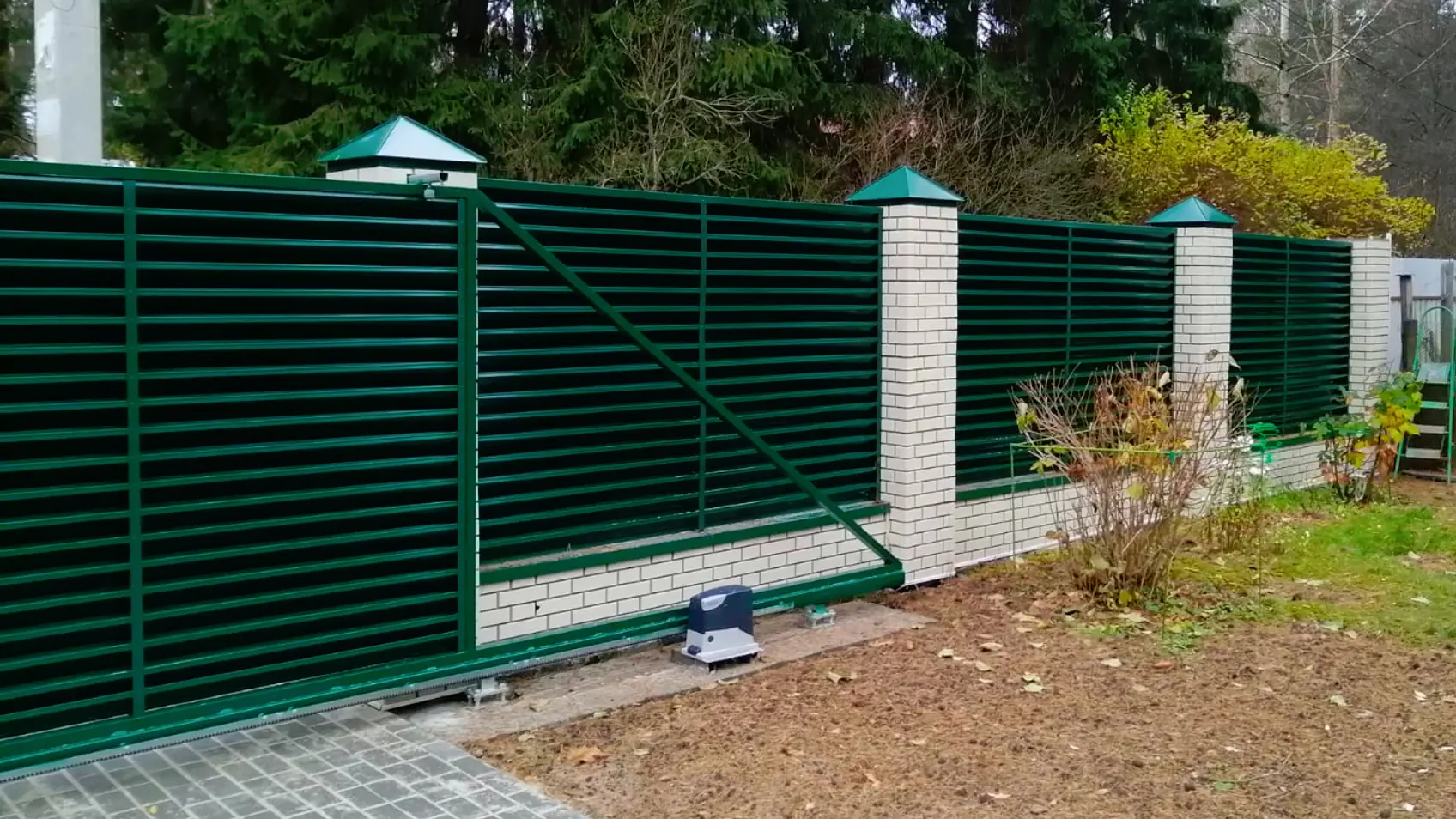 Фото 1 Забор жалюзи ЭКО-Z RAL6005 Зеленый Мох двусторонний